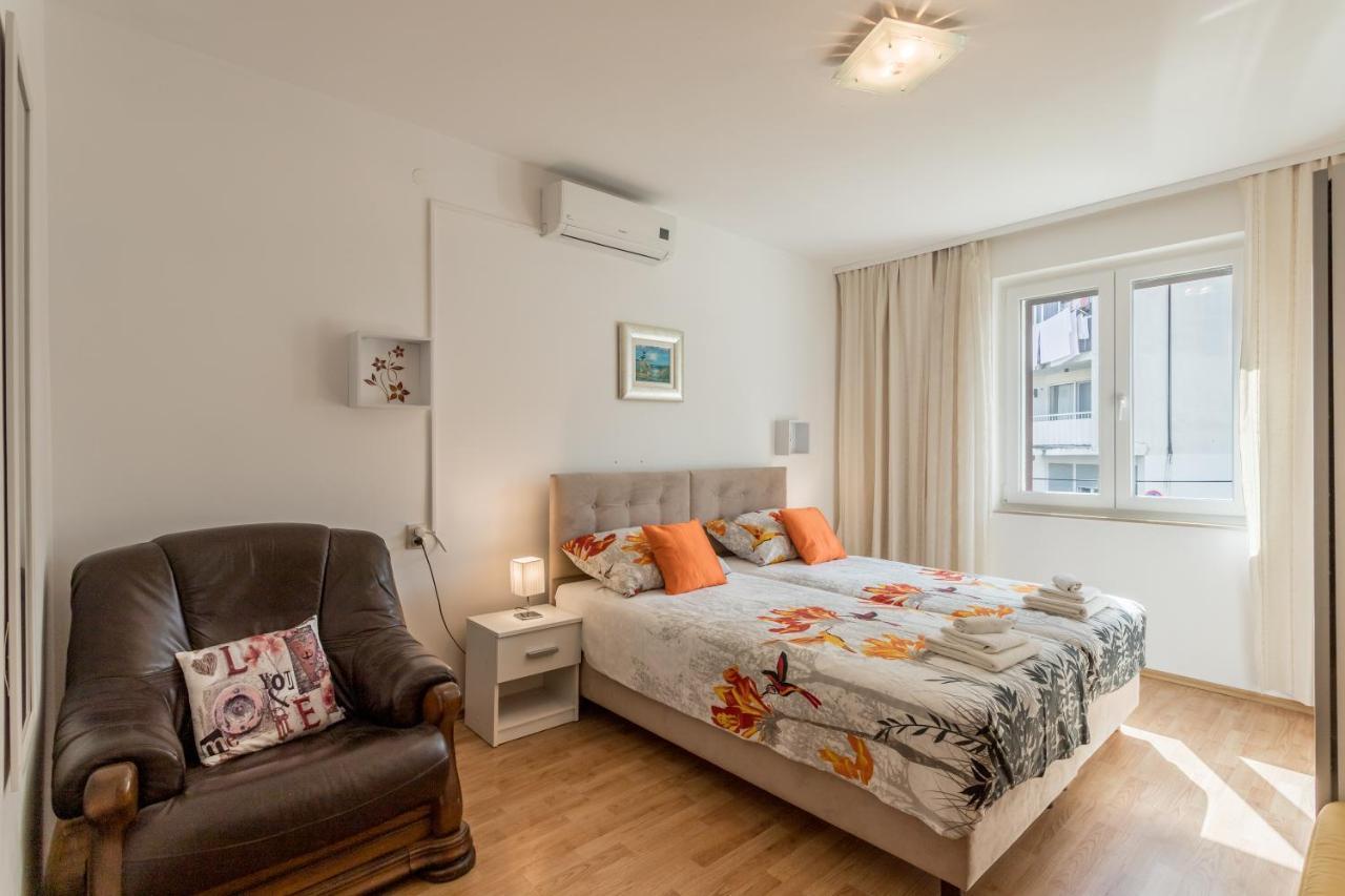 Garden Dina With Free Parking Split