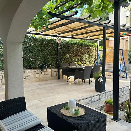 Garden Apartment Dina With Free Parking Split Exterior photo