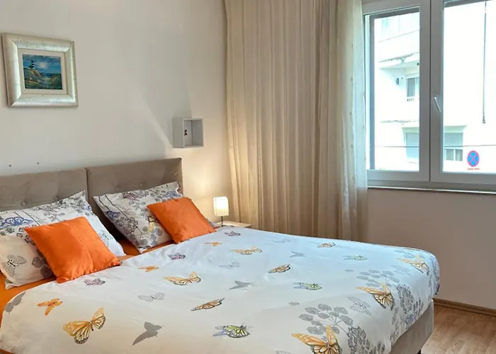 Garden Apartment Dina With Free Parking