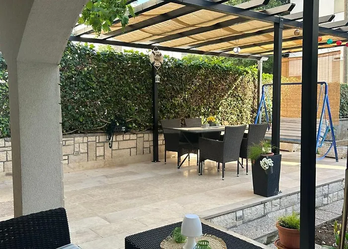 Garden Apartment Dina With Free Parking